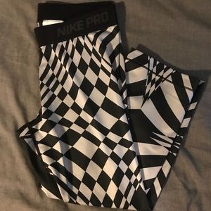 Nike Pro cropped leggings
